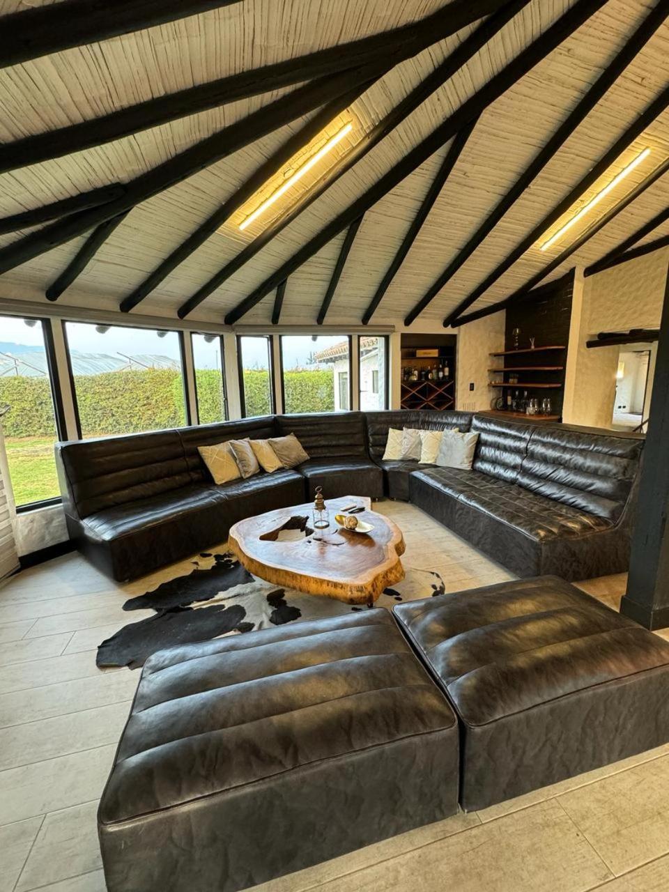 Villa Luxury El Ensueno, Casa Entera, Con Sauna, Jacuzzi, Bbq Y Caballos Tenjo